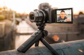 Sony ZV-1 | Best Youtuber & Vlogger Camera that fits in your Pocket???