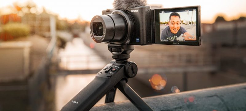 Sony ZV-1 | Best Youtuber & Vlogger Camera that fits in your Pocket???